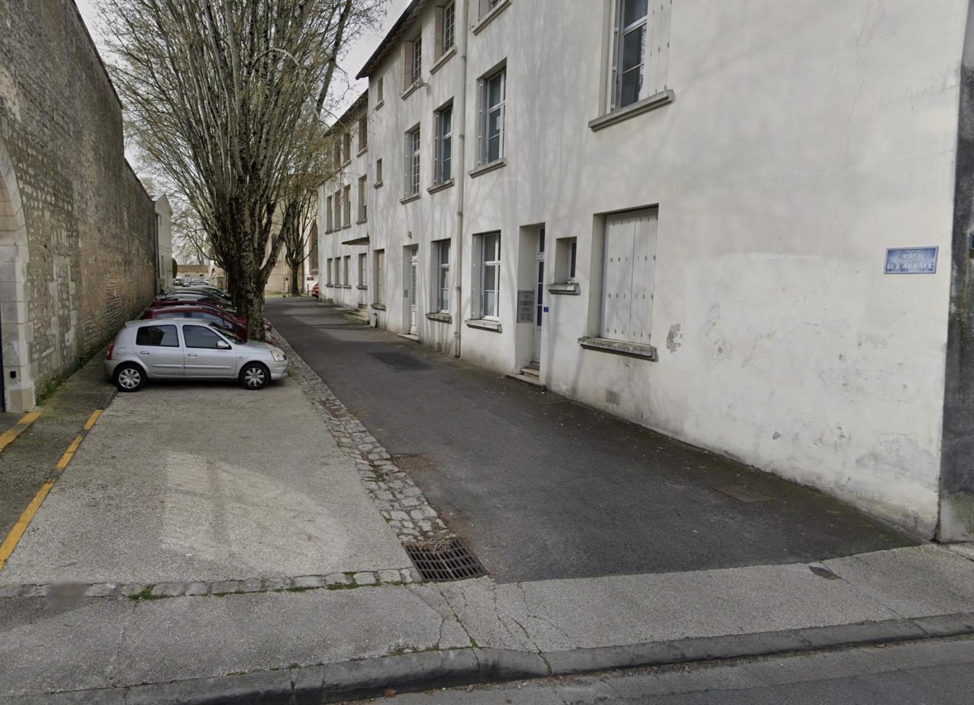 La Terrasse - Parking Gratuit - Fibre - Rdc - Centre Ville Saintes Exterior photo